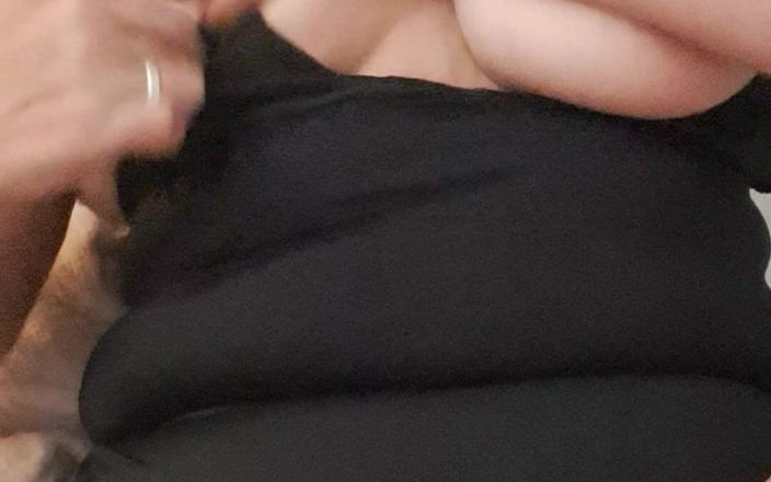 Mommy big hairy pussy: MILF's fitta är fet och hårig sväljer