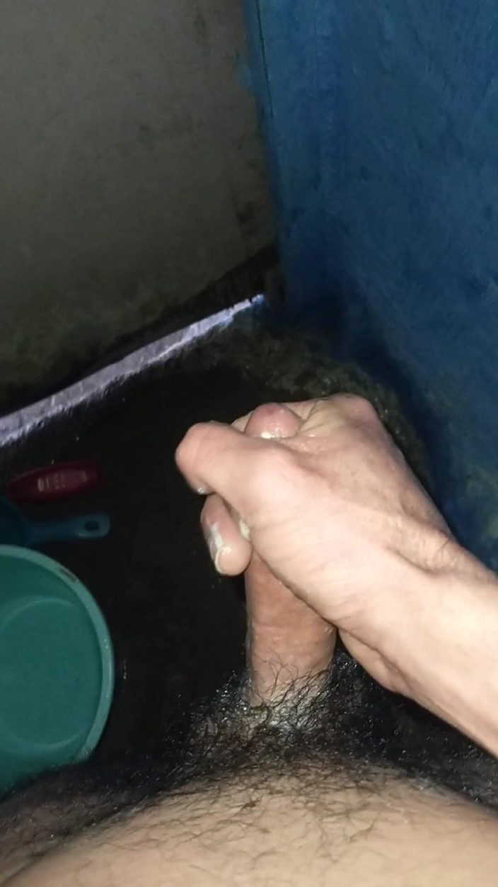 Morocco: Masturbazione ed eiaculazione in un bagno pubblico molto caldo