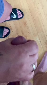 Amatör avrunkning morgon orgasm fina fötter