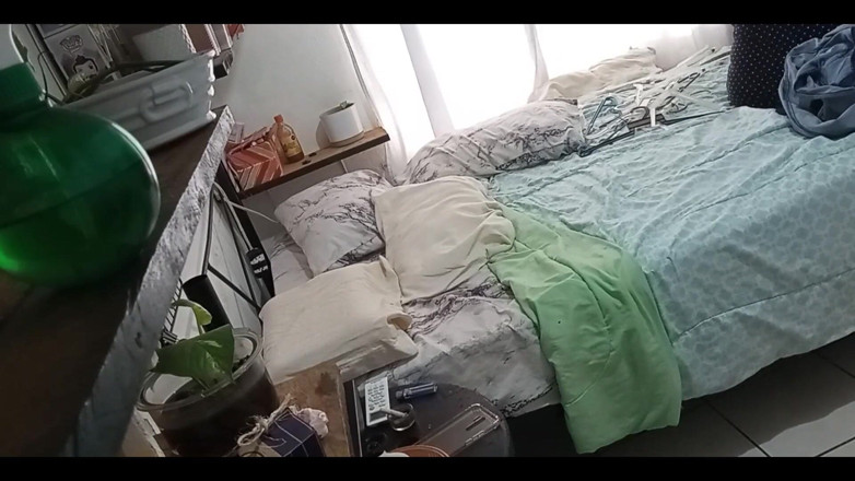 Karmicoxv: Madura milf limpiando su habitación 1