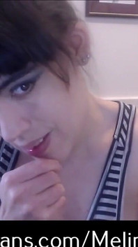 Спокуса цицьками в лаунжі