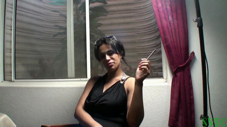 Big tit MILF'S GILF'S and girls: Temu bual dengan latina bertetek besar yang merokok
