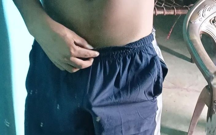 baby_johnny: Une Indienne vierge sexy se masturbe