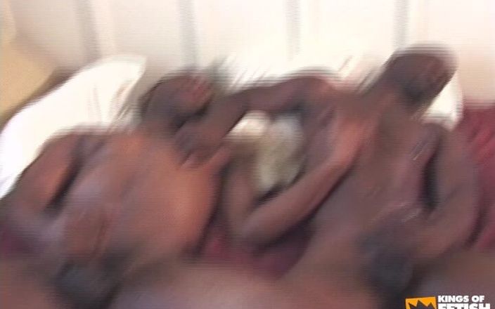 Gay Diaries: Чорний чувак з пірсингом сосків розбиває дупу свого друга після гарячого масажу та мінету