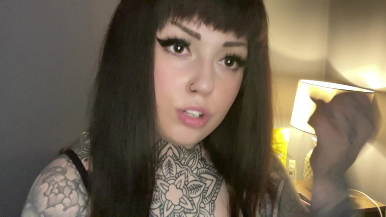 Miss Valentina: Tetovaná domácí zvrácená bohyně JOi