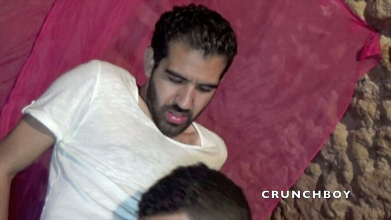 Crunch Boy: Latina gêmea kused por straght árabe curioso