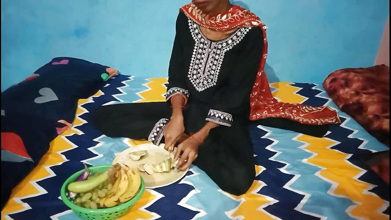 Truefuker: Evli üvey kız kardeş kocasını üvey erkek kardeşiyle sikişiyor