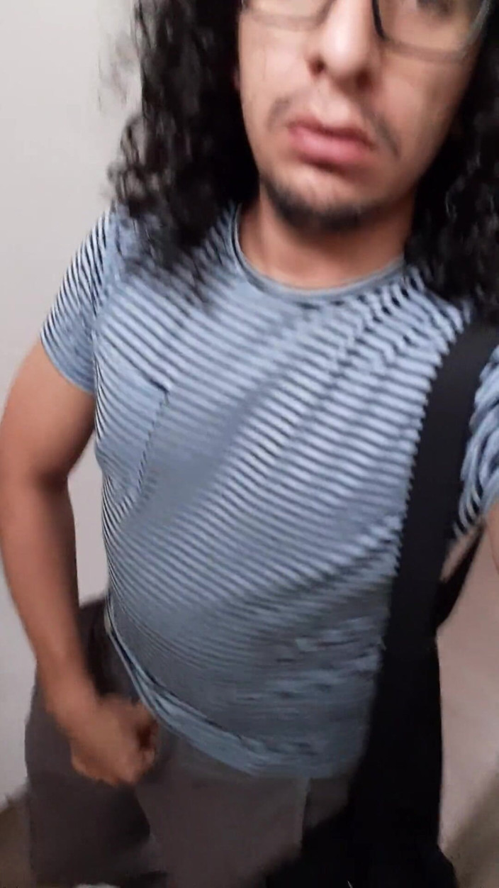 littlelatinhunter: Dün umumi bir tuvalete gittim ve o kirli banyoda mastürbasyon...