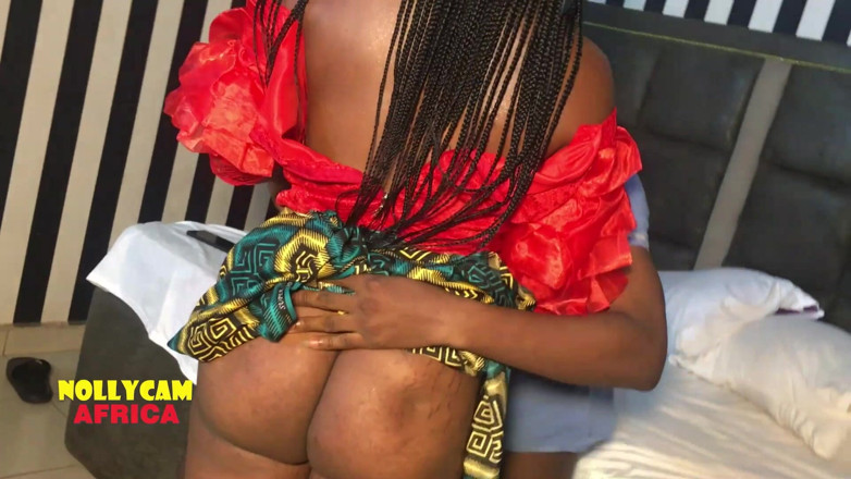 NOLLYCAM AFRICA: Istri nieghbor lagi sange berat dan pengen nyicipin kontolku