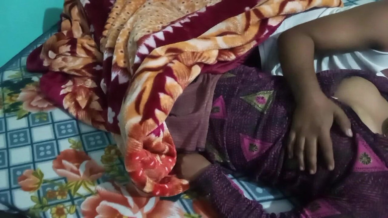 Manjushukla: Pareja india en video romántico