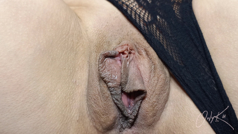 Only Ku: Kus enorme vagina in Nahaufnahme masturbiert zu echtem orgasmus, tropfende...