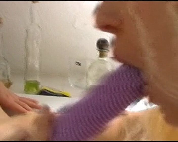 Deutsche Camgirls: Horny German Blondes Having Lezbo Fun in the Bathroom