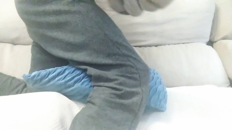Elvissc: Handsome Man with Good Body Fucks the Cushion on the...