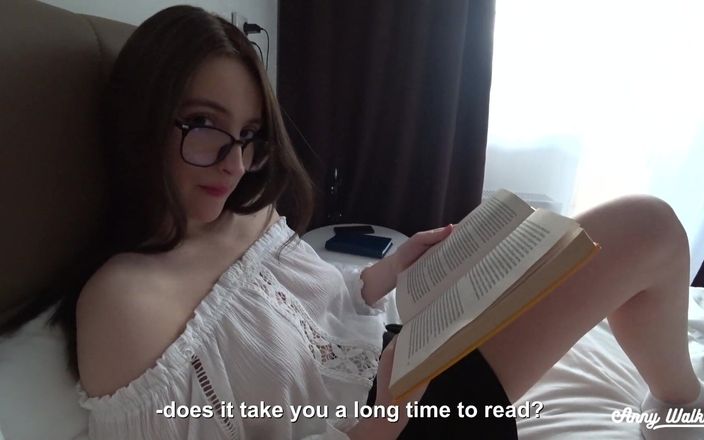 Anny Walker: Sora vitregă sexy citind o carte și jucându-se cu pula mea -...