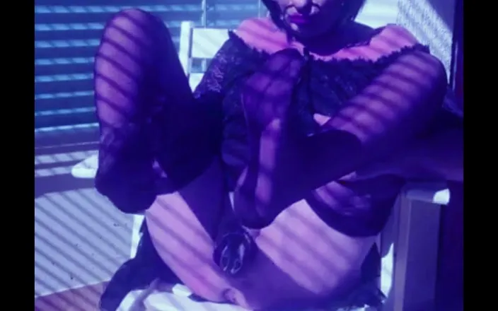 Andreina Naty: Playing with fully fashioned stockings