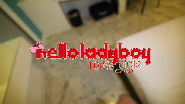 Hello Lady Boy: Pequeña tailandesa se corre duro