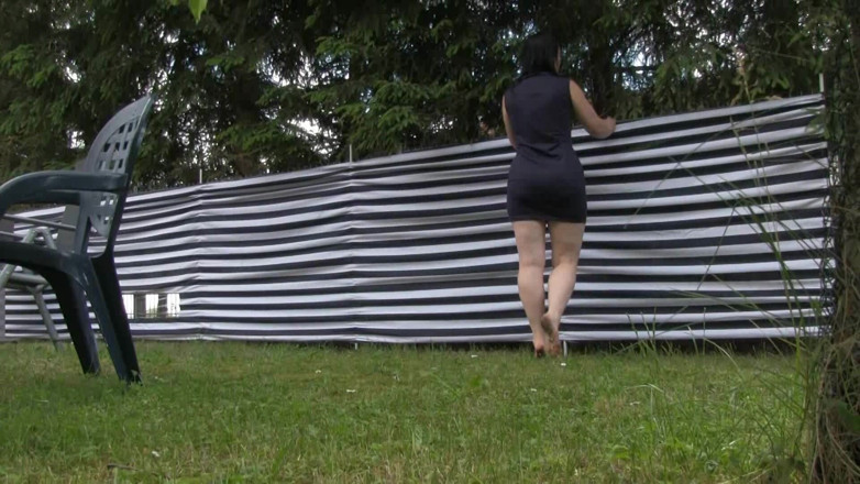 Yvette xtreme: Kaki kotor di belakang rumah