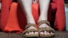 Dirty Jade: Percikan kaki saya di sandal macan tutul