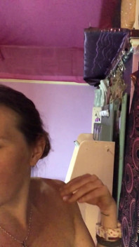 Verdammt glaubwürdig muschi pOV, während ich über mein telefon kniee, während ich einige Regale putzt! Gefolgt von einer Tour durch Mein Schlafzimmer
