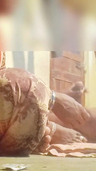 Desi moglie cavalca e scopa duro culo grosso a Saree