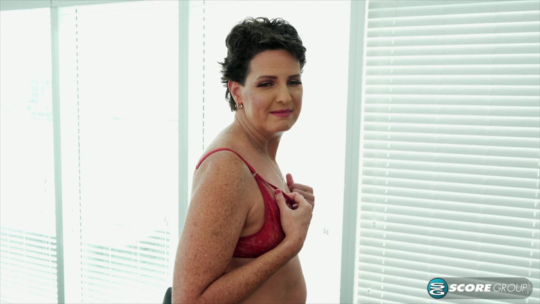 50 Plus MILFs: Beth's speelgoedshow