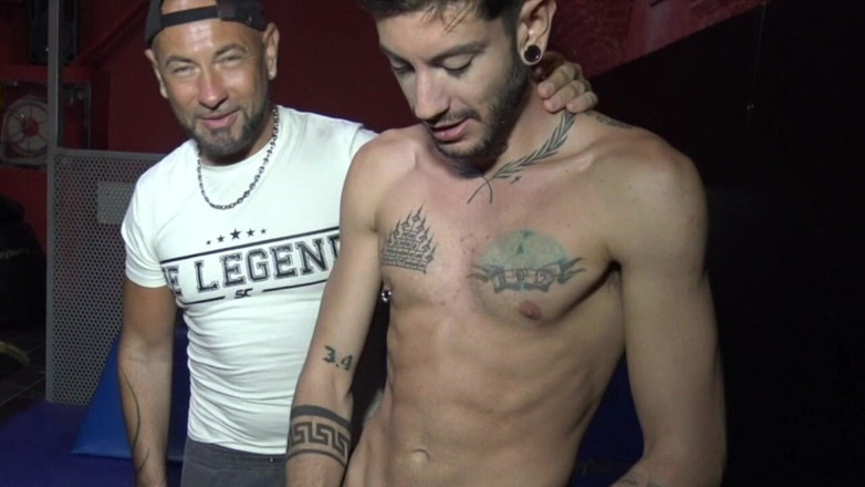 Raw sex with friends from France: Dva EMC šukají svého gay kámoše