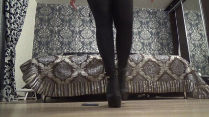 Goddess Misha Goldy: Crushing by My Heels Your I-phone (on Russian Language)