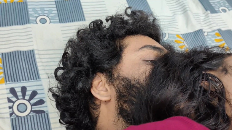 Vaishnavysharunraj: Mallu sexy holka v moderních šatech svádí svého přítele a žhavá romantika...