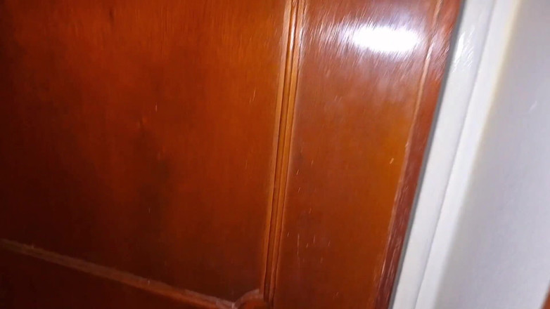 AlejandraPalacios: Jag upptäcker att min nya rumskamrat har en stor kuk...