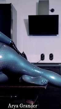 Latex horké škádlení video, gumová kombinéze Arya Grander