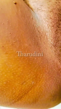 Nữ sinh viên Ấn Độ đụ