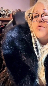Psychotische rauchen-session kette raucht im freien, während sie videos bearbeiten, bBW MILf raucht vlog