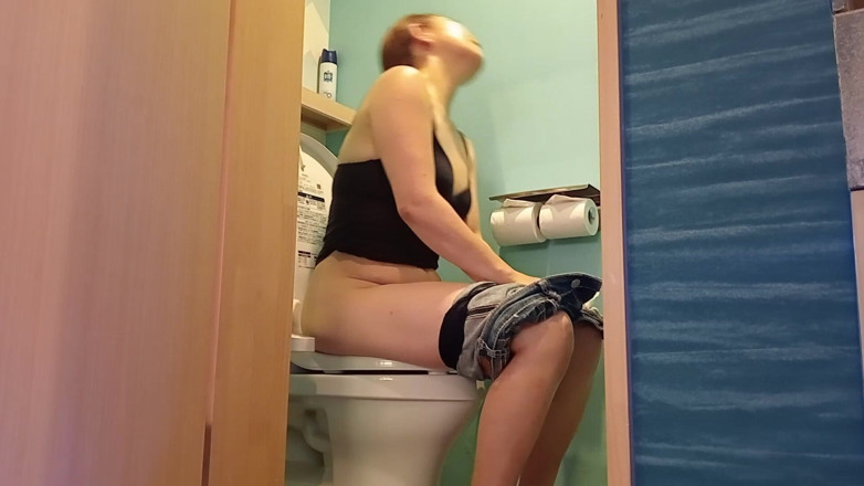 Mayumi Kanzaki: Filming a Bathroom on a Certain Day
