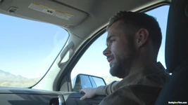 Lelaki Syarikat sedang mengemas