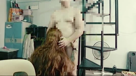 Ela traiu o marido e fodeu um cara bonito e com tesão