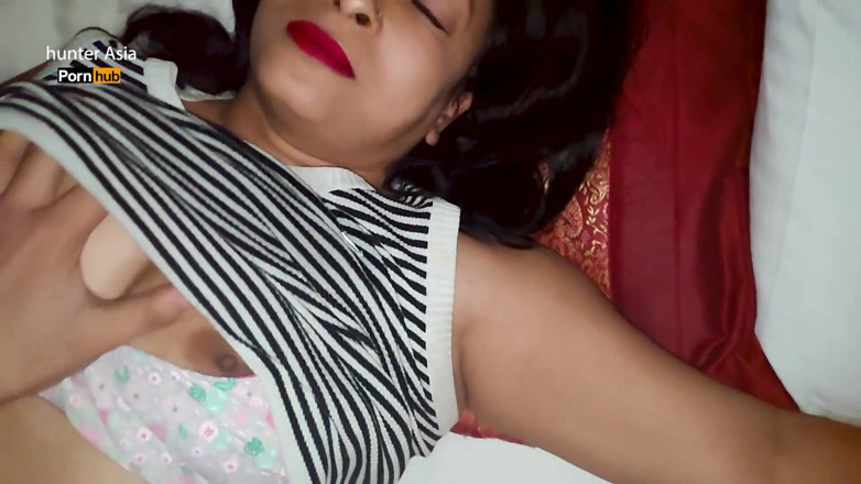 hunter Asia: Desi MILF Shobha's Nighttime Hookup