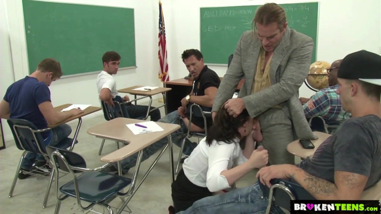 Broken teens: Sheena ryder lagi asik seks gangbang di ruangan kelas