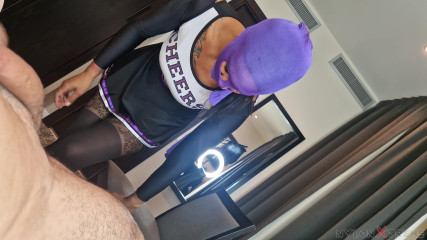 Nylon Xtreme: Точка зору Джулія Кейт, 1-ша капсула Нейлонова дівчина-помпон