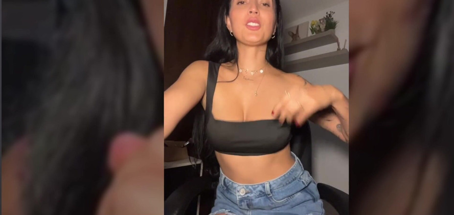 Scarlet Divona: Laina Sexo Natural Mamas Mostram Buceta Ao Vivo