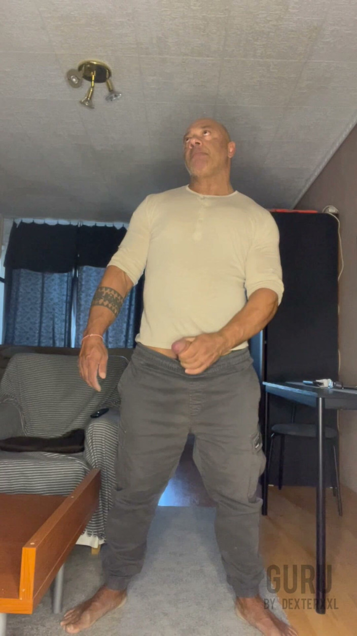 Dexterxxlfun: Mr Guru Wank Solo Bodybuilder Home Jerking