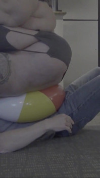 Spanxbeluga Smashes Beachballs on Matt