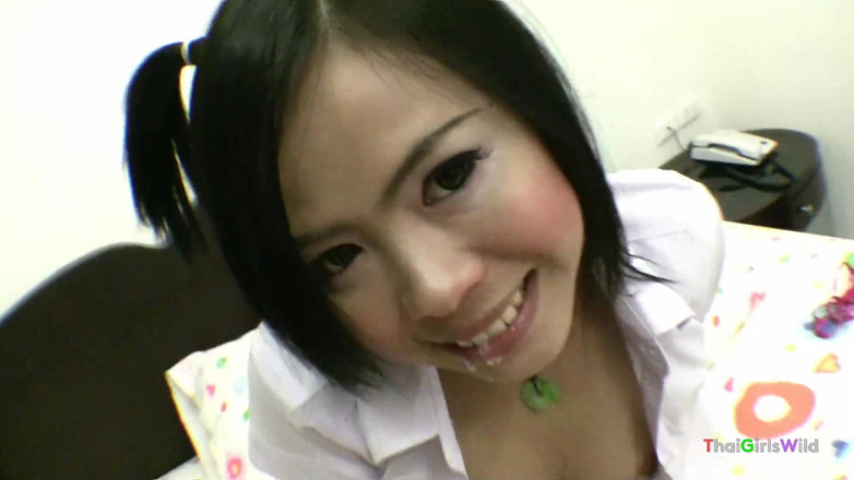 Thai Girls Wild: La prima volta che l'amatoriale tailandese prende il seme sano...
