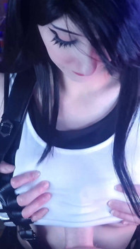 Tifa Lockhart dává hluboké kouření, obrovské kozy Titjob a dělá cloud sperma s naolejovanou stehenní