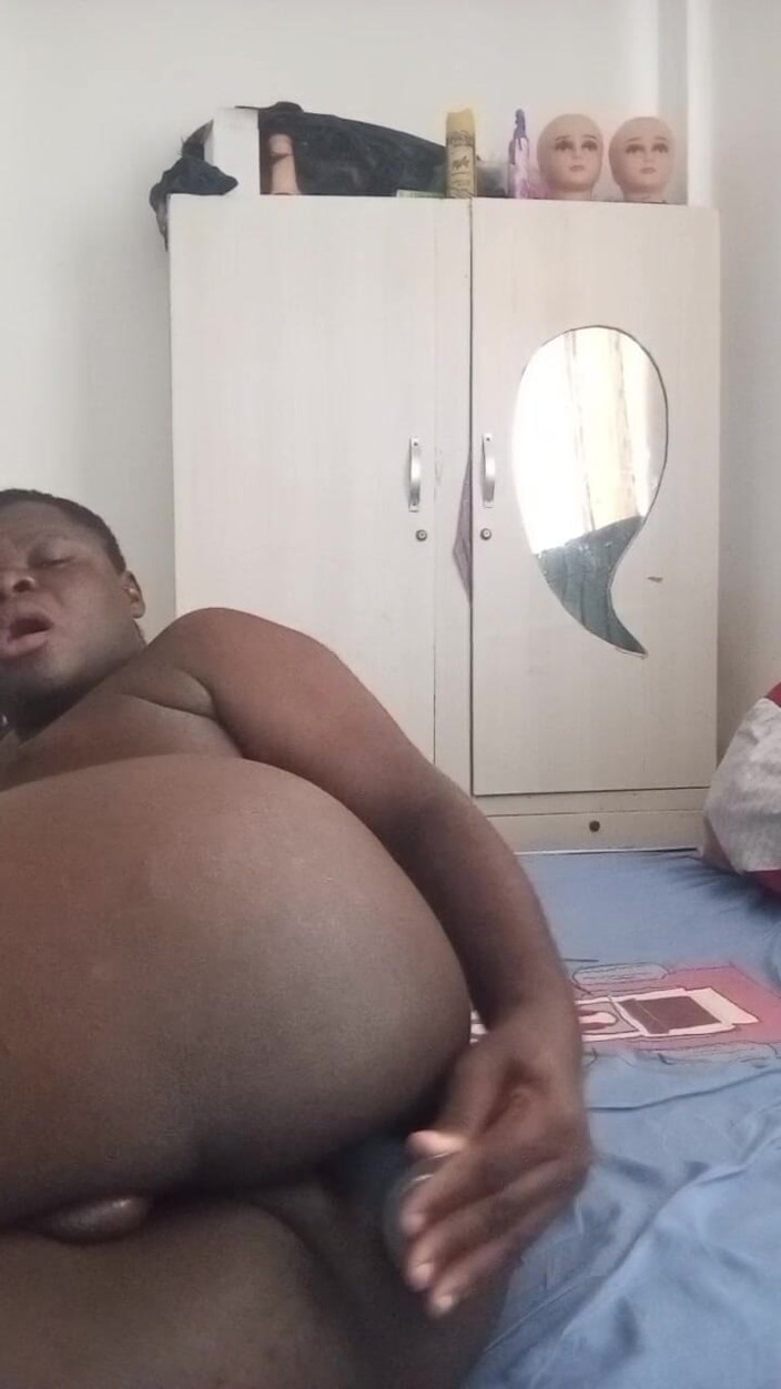 Sweet Peb X: Mi scopo il mio buco con il mio dildo