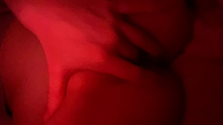 Misslilith9020: Je baise mon jouet