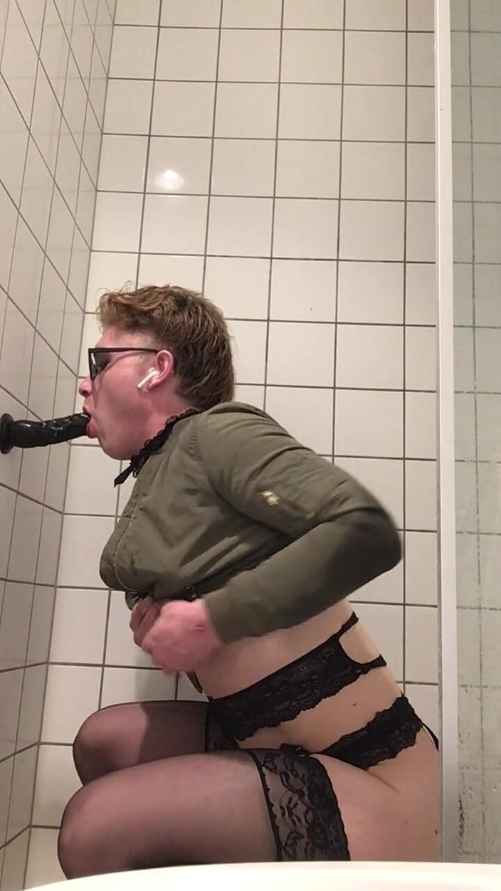 Sissy Cindy Slut: Sissy Cindy Love Dildo