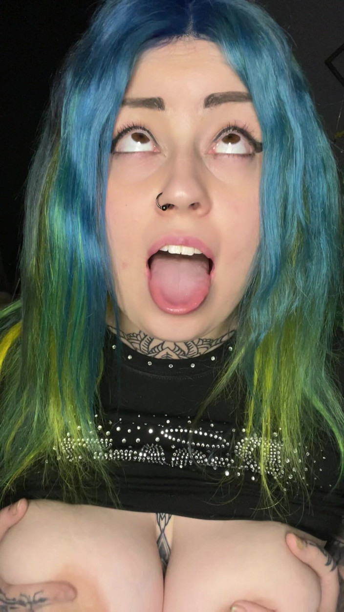 Miss Valentina: Duża cycata Ahegao Goth Księżniczka