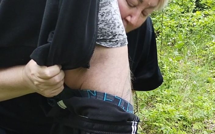 Zona901: Svärmor suger min kuk i en park och sväljer sperma