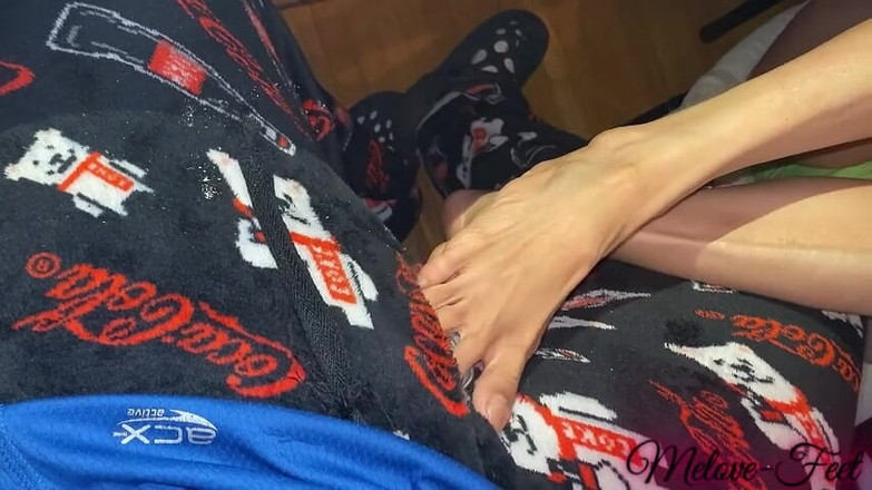 Naelor: Melove chce potěšit Naelor svými sexy chodidly a dlouhými prsty...