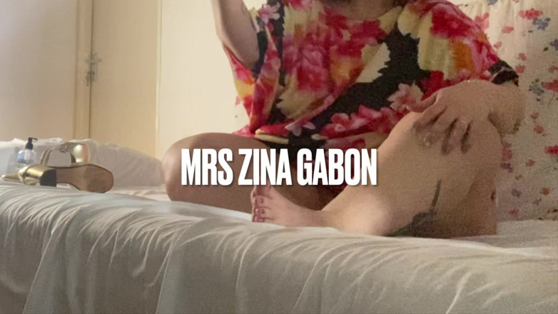 Zina Gabon: Manželka s velkým zadkem přistižena při šukání souseda, velký péro